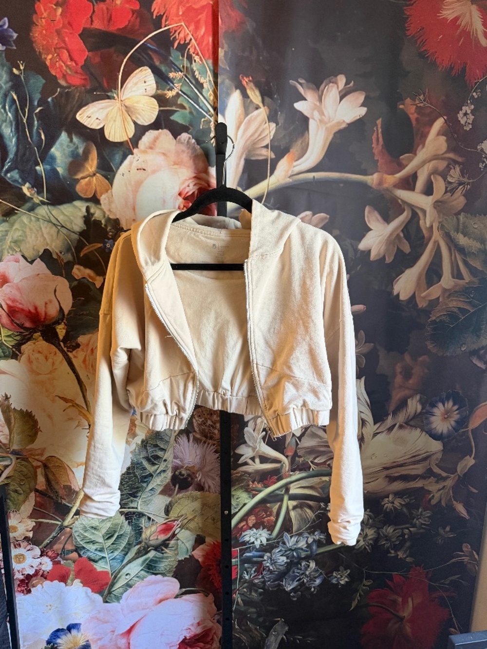 GUC BUFFBUNNY Large Cropped Zip-Up Hoodie in Cream